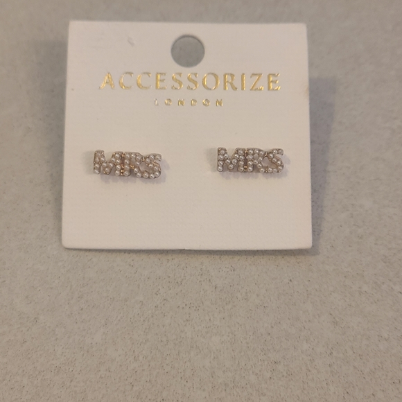 MRS Gold and Pearl Earrings - Picture 3 of 5